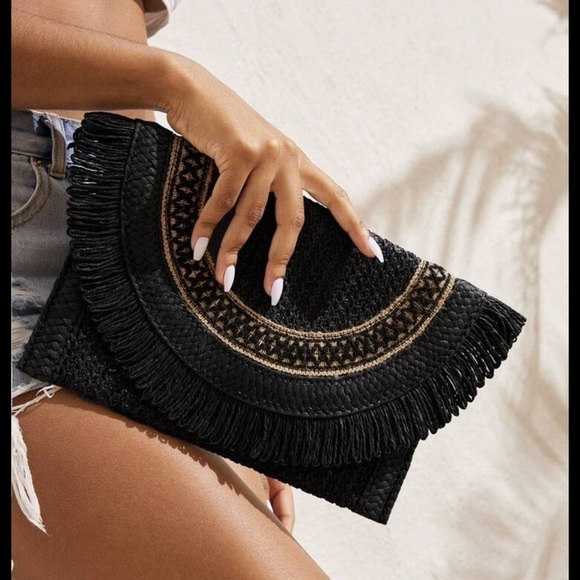 Dual-Color Straw Woven Fringe Clutch Purse - Picture 11 of 12